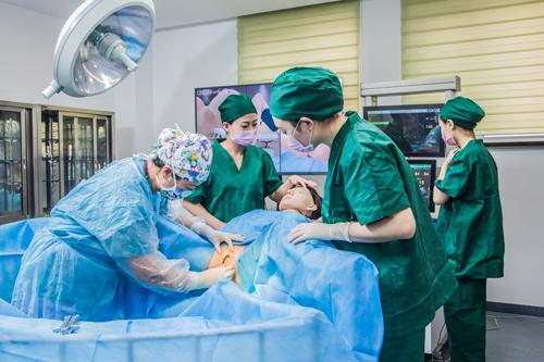 产后大出血急救模拟训练系统